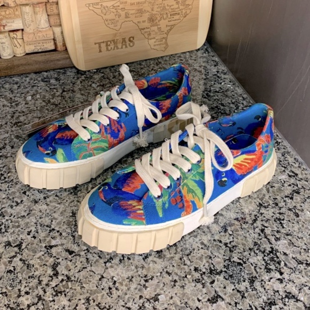 FARM Rio Blue Macaw Platform Sneakers Size 7 NWT - Picture 2 of 8